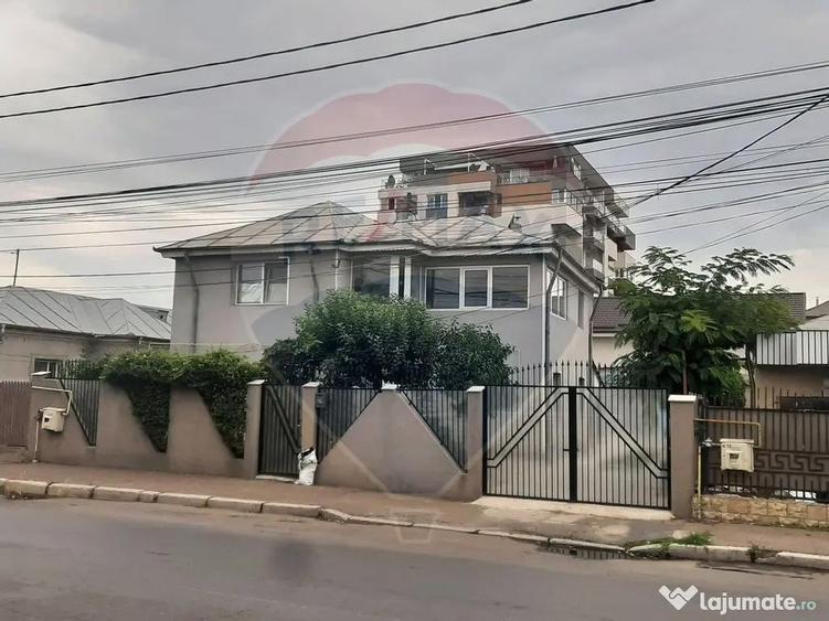 Casă cu 4 camere cu Teren 410 Mp în Tineretului