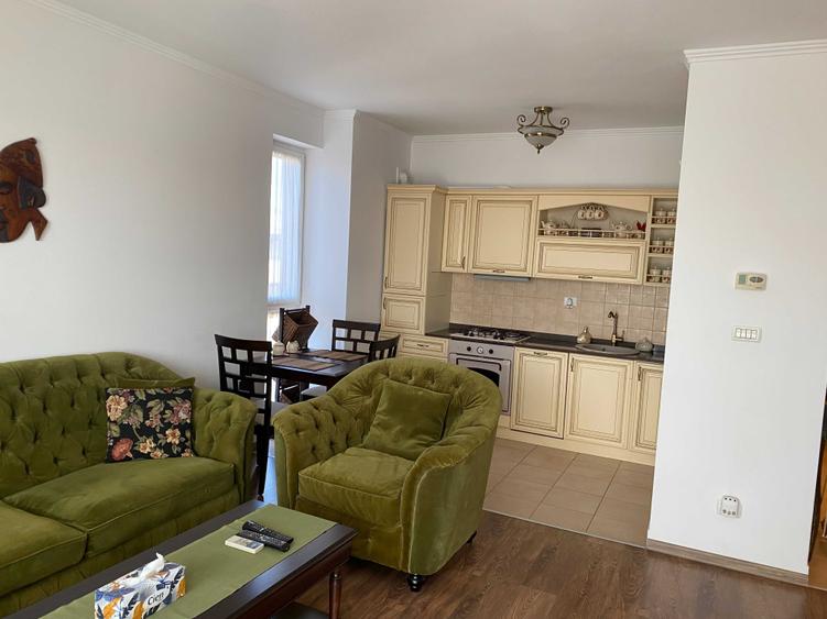 Apartament cu 3 camere decomandat în Exterior Vest
