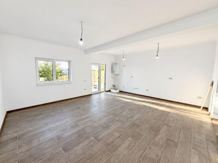 Duplex cu 4 camere cu Canalizare în Moșnița Nouă