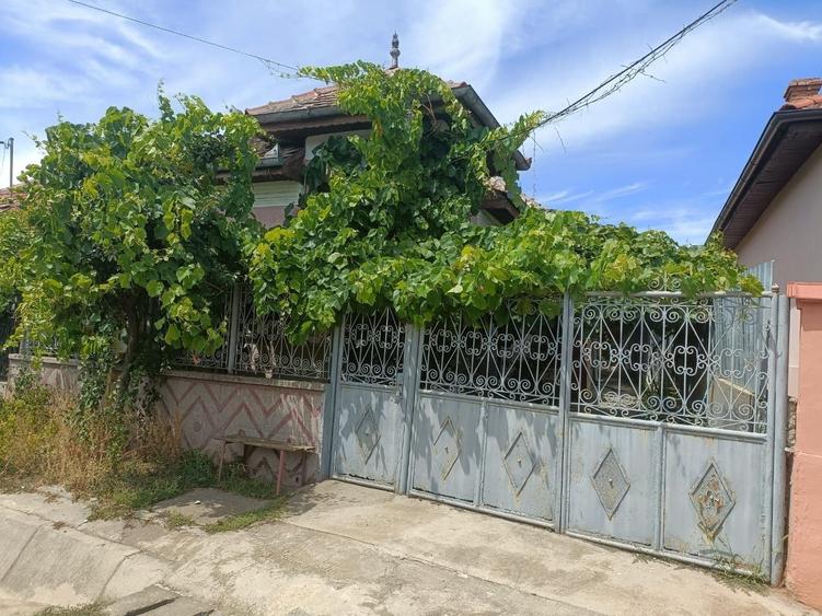 Casă cu 4 camere în Șimian