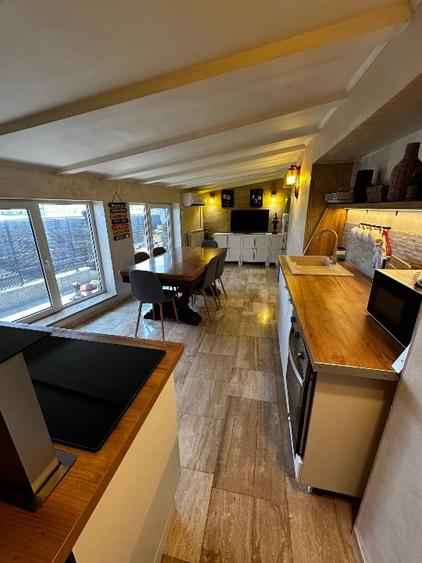 Apartament cu 5 camere decomandat, mobilat în Capitol
