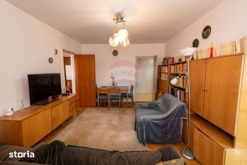 Apartament cu 3 camere, mobilat în Titan