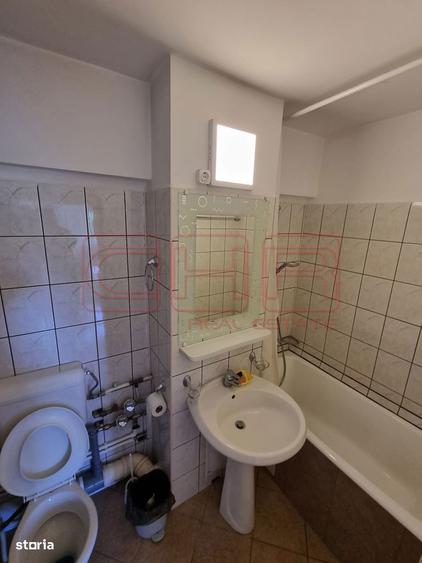 Apartament cu 3 camere decomandat, mobilat în Tei