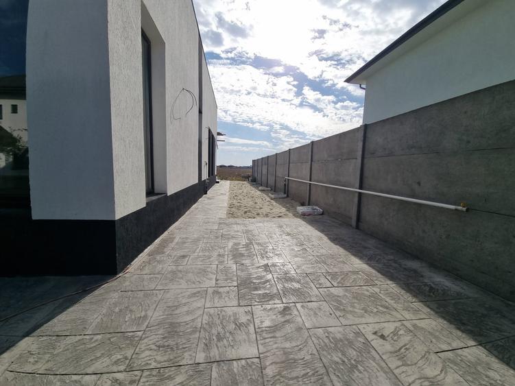 Casă individuală cu 4 camere cu Teren 325 Mp în Vidra