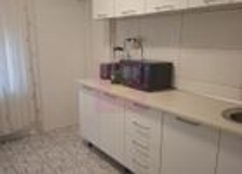 Apartament cu 2 camere semidecomandat, mobilat în Lacul Tei