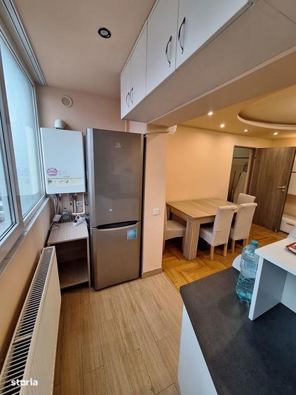 Apartament cu 3 camere decomandat, mobilat în Girocului