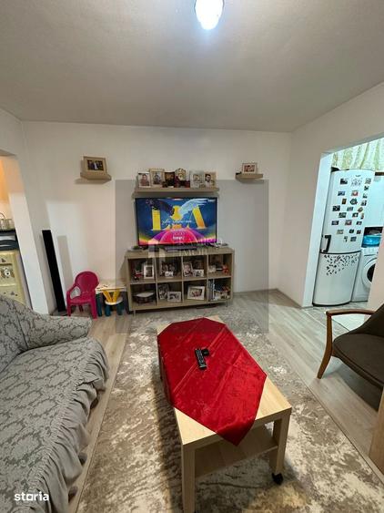 Apartament cu 3 camere semidecomandat în Giurgiului