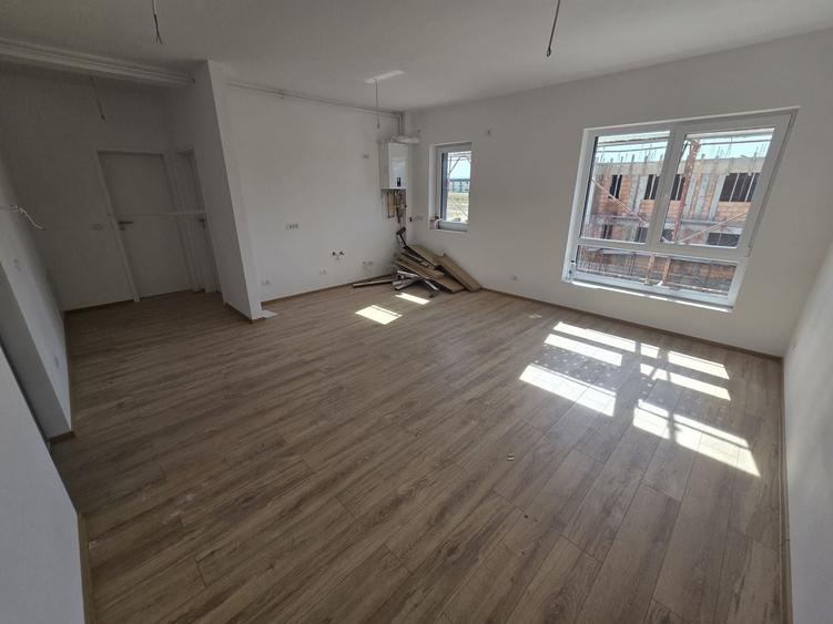 Apartament cu 2 camere semidecomandat în Moșnița Nouă