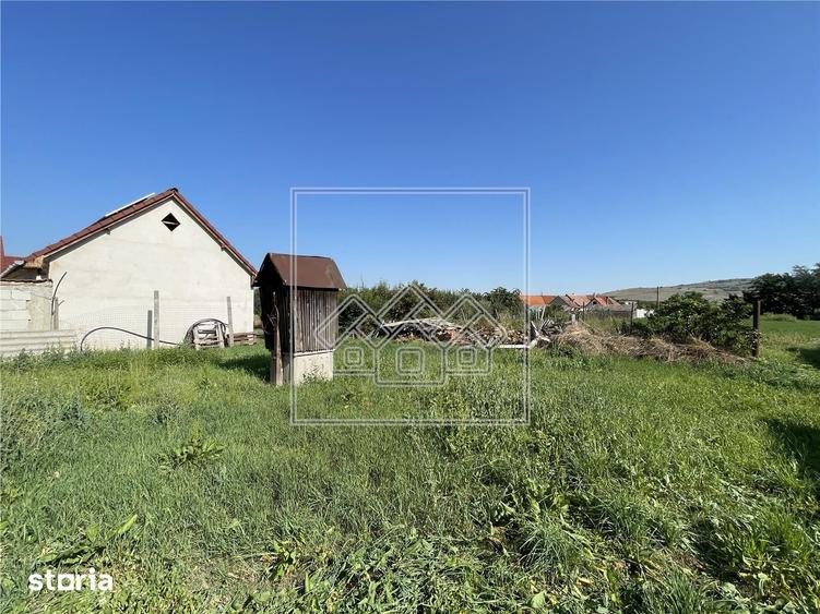 Casă cu 2 camere cu Teren 2162 Mp în Central