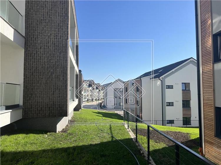 Apartament cu 2 camere nedecomandat, mobilat în Exterior Vest
