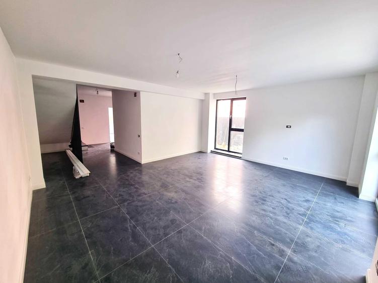Casă cu 4 camere cu Canalizare în Bd. Laminorului