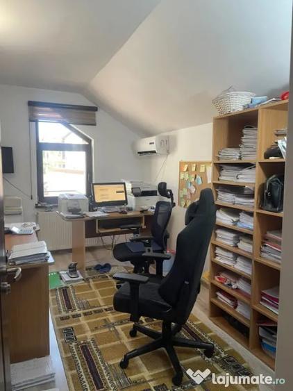 Casă cu 7 camere cu Teren 800 Mp în Central