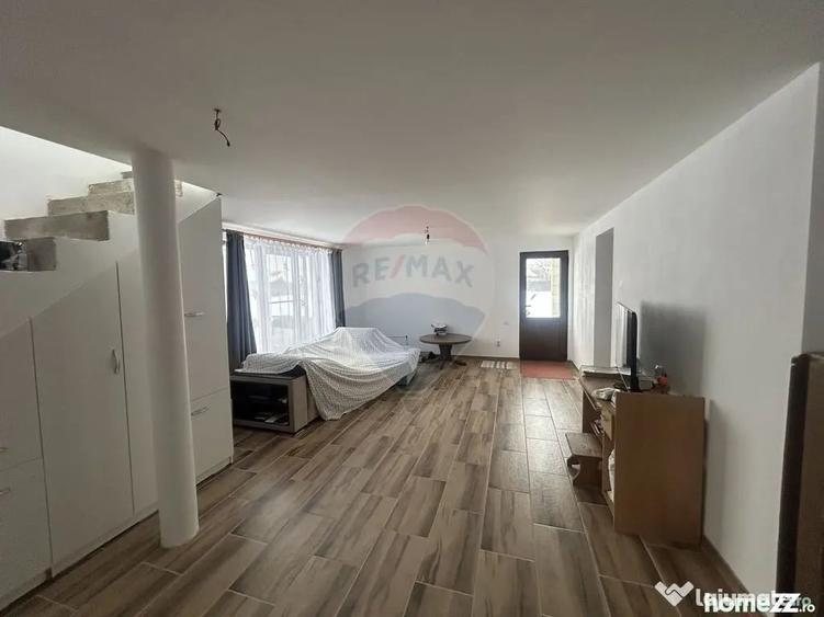 Casă cu 5 camere cu Teren 1300 Mp în Satulung