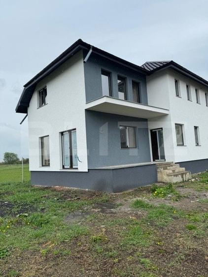 Duplex cu 4 camere cu Canalizare în Central