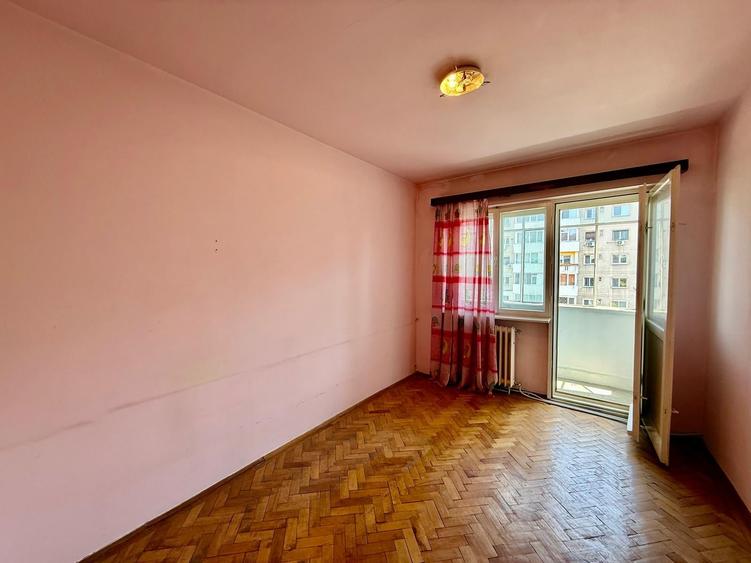 Apartament cu 4 camere decomandat în Piața Centrală