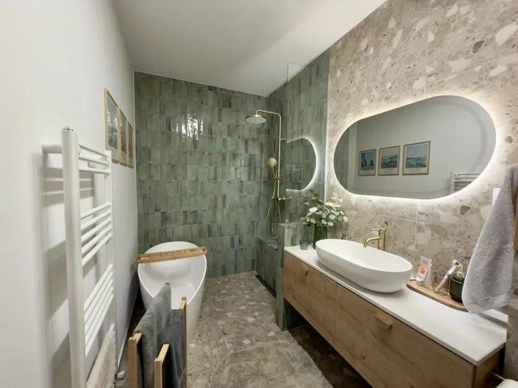Apartament cu 3 camere decomandat în Exterior Vest