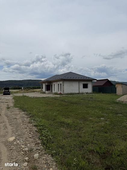 Casă cu 4 camere cu Teren 400 Mp în Central