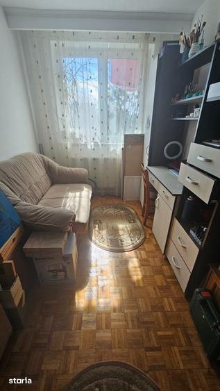 Apartament cu 4 camere decomandat în Central