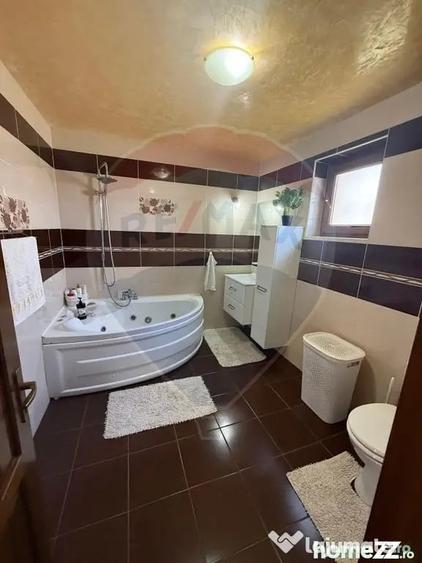 Casă cu 4 camere cu Teren 2900 Mp în Colțirea