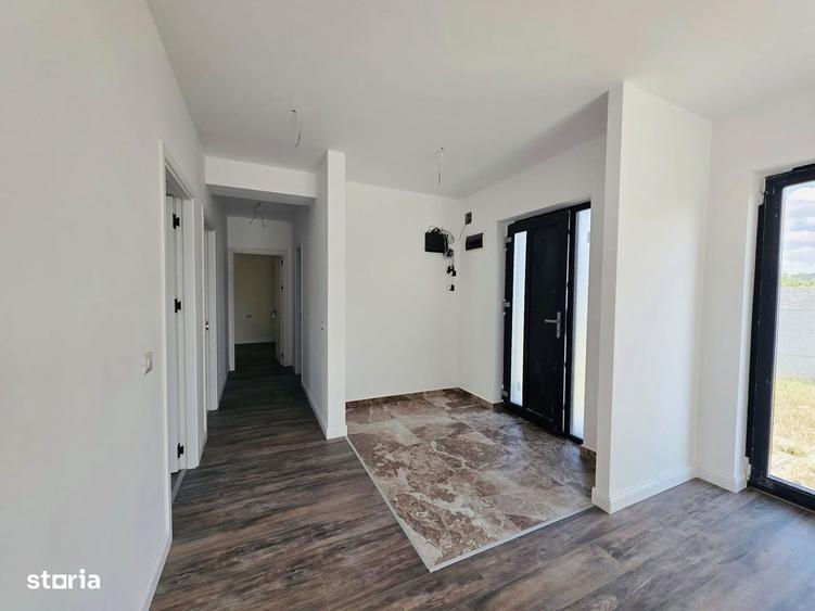 Casă cu 3 camere în Berceni