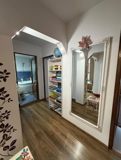 Vand apartament cu 3 camere - 1