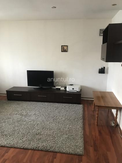 Vitan Mall vis-a-vis parter