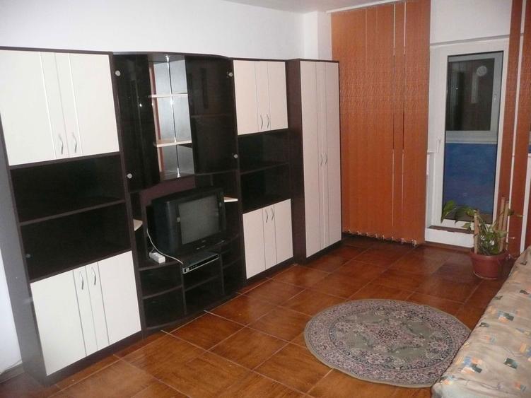 Proprietar inchiriez apartament 3 camere Crangasi - 1