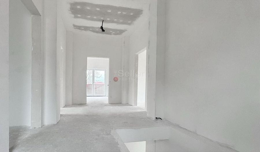 Complex cu acces limitat, retras de traficul urban - 8