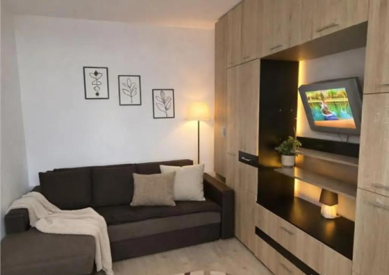 Garsoniera, cu 2 boxe, Astra, Brasov - 1