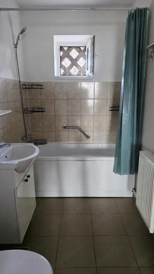 Inchiriez apartament 2 camere, et. 3, zona Hotel Roman - 1