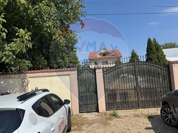Casa / Vila cu 6 camere de vanzare