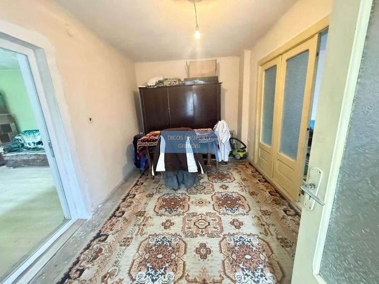 Casă individuală cu 4 camere cu Canalizare în Casa Cărții