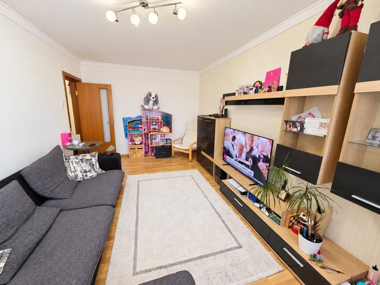 Apartament cu 3 camere decomandat în Dristor