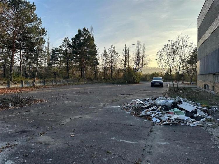 SPATIU COMERCIAL  716 MP CU TEREN 1283 MP DE VANZARE/ INCHIRIERE  50/100/200 MP - 4