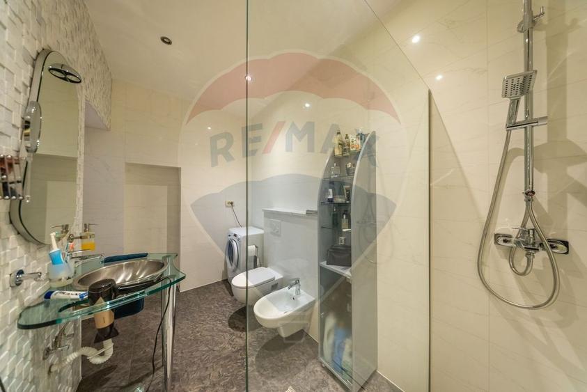 Apartament cu 3 camere de vanzare in zona Ultracentral - 23