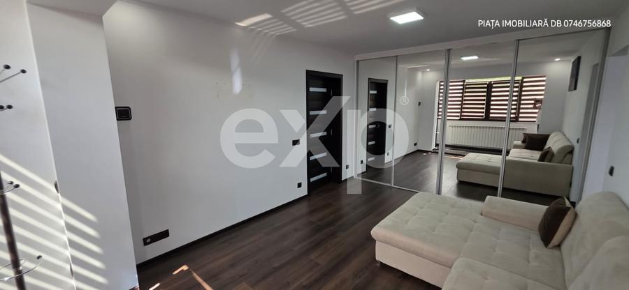 Apartament cu 3 camere semidecomandat, mobilat în Micro 9