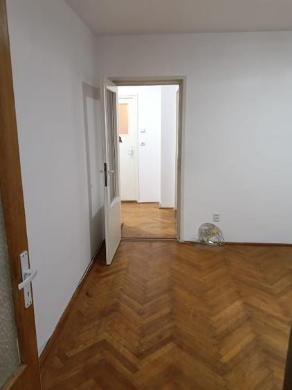 Apartament cu 3 camere semidecomandat, mobilat în Take Ionescu