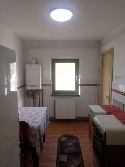 De inchiriat apartament cu 4 camere in Rosiorii de Vede - 1