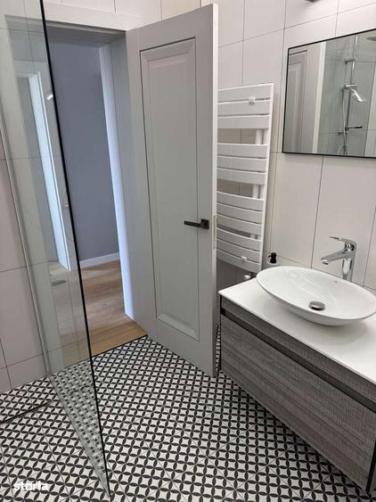 Casă cu 7 camere semidecomandat cu Teren 450 Mp în Central