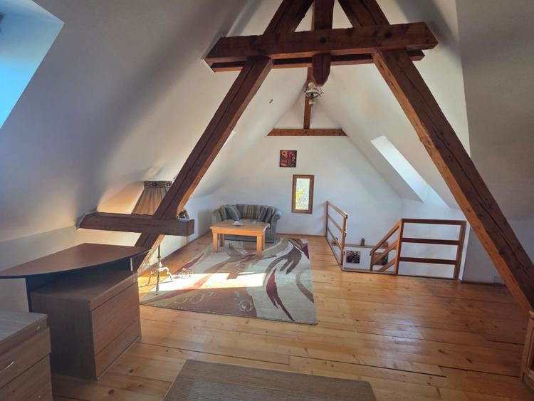 Apartament cu 5 camere, mobilat în Central