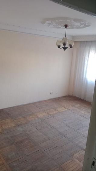 Apartament cu 3 camere decomandat în Bodești