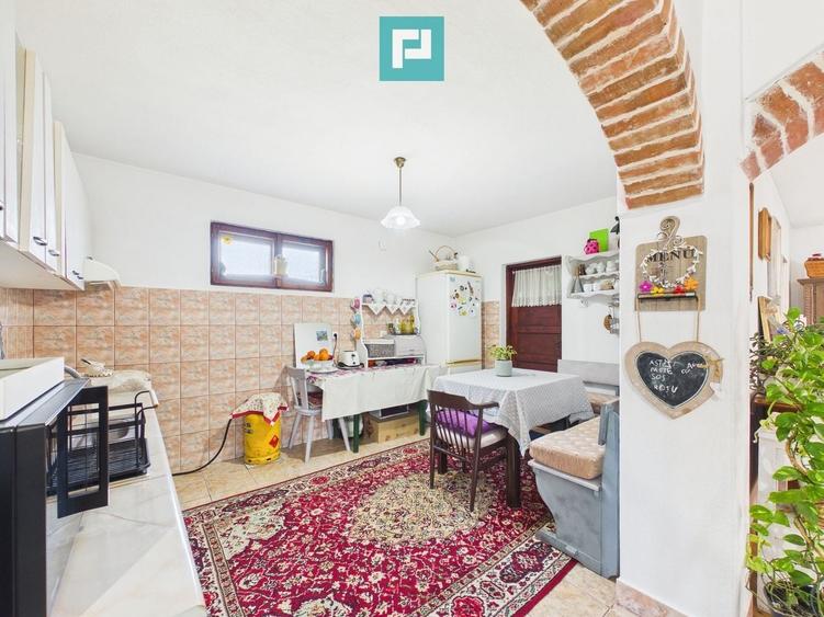 Casă cu 6 camere pe teren de 2029 mp – Miniș - 10