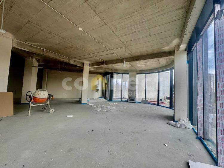 De inchiriat : spatiu comercial 275 mp, inaltime de 4 m - 4