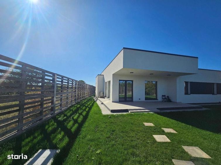 Casă cu 4 camere în Balotești