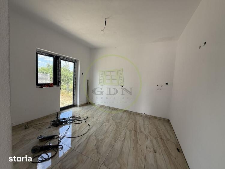 Casă cu 5 camere cu Teren 387 Mp în Podari