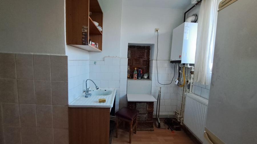 AGIGEA, 3 CAMERE DECOMANDAT 2 BAI, CENTRALA GAZ, 70 MP. PARCARE, BOXA - 17