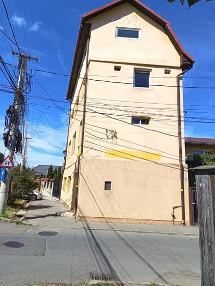 Casă individuală cu 5 camere cu Canalizare în Central
