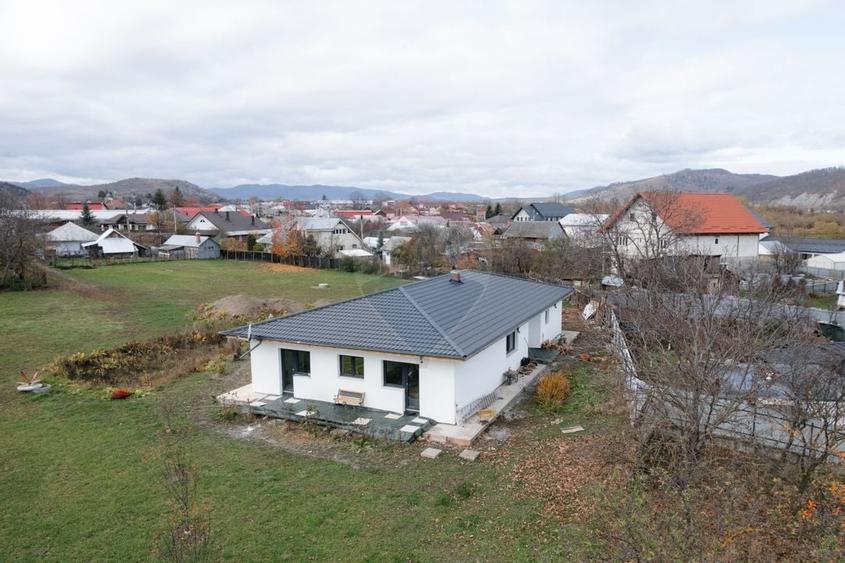 Casă / Vilă cu 5 camere de vânzare - 2