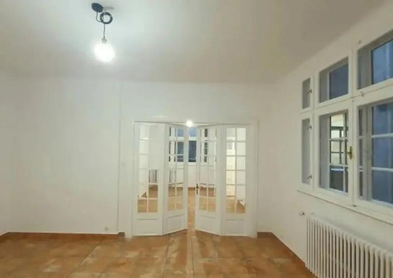 Spatiu stradal ultracentral - 1