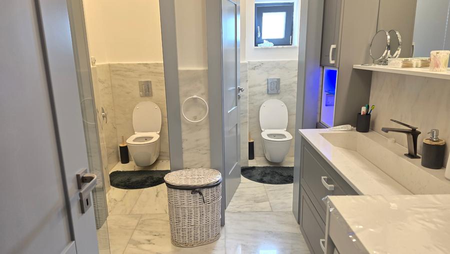 Vand apartament 4 camere deosebit in Deva, bld. Decebal (ultracentral), etaj 1 - 5